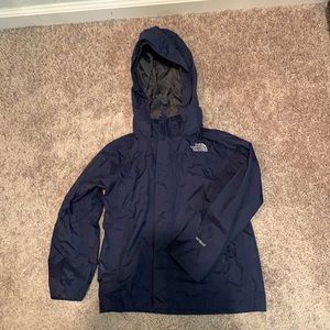 The north face navy blue, size 6, boys shell jacket